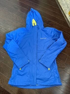 Vineyard Vines purple woman’s Hooded Raincoat with Yellow Accents
